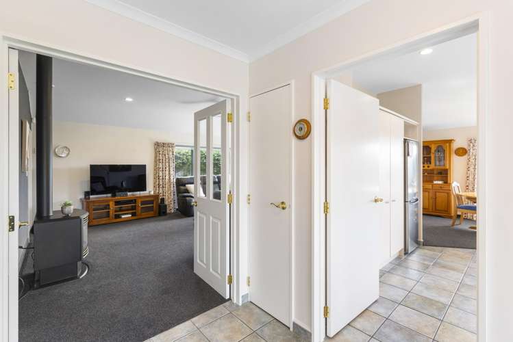 2 Sams Way Raumati South_4