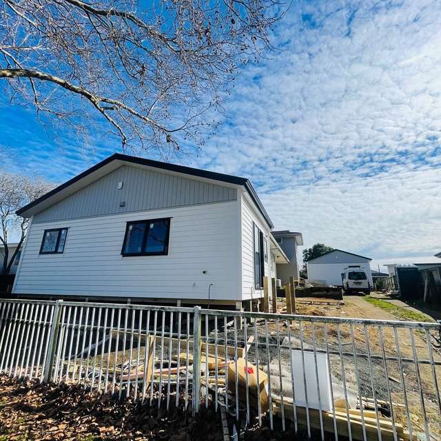 BRAND NEW 1x Bedroom House