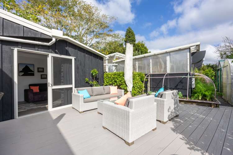 11 Piccadilly Circus Snells Beach_29