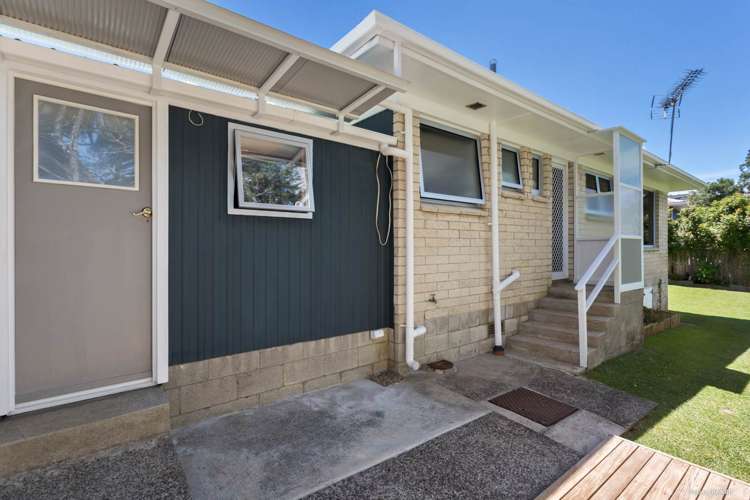 2/4 Noumea Place Mairangi Bay_16