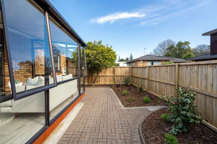 2/133 Pah Road Royal Oak_15