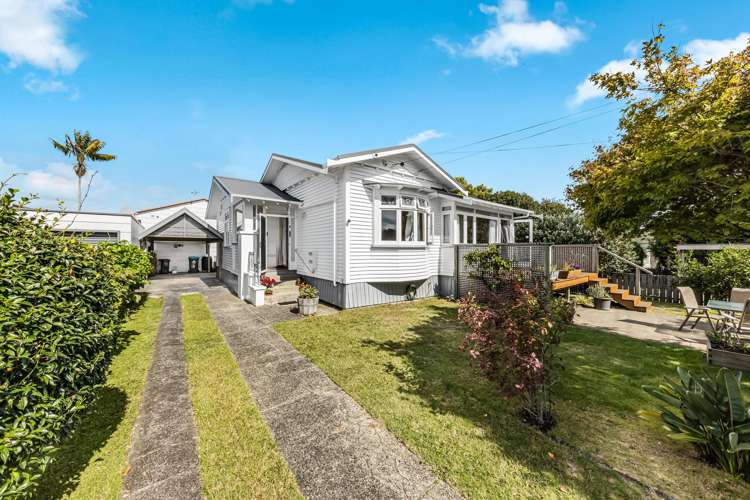 8 Invermay Avenue Mount Roskill_1