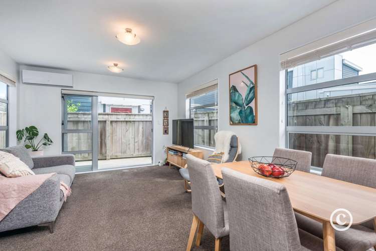 2/14 Tireti Road Titahi Bay_1