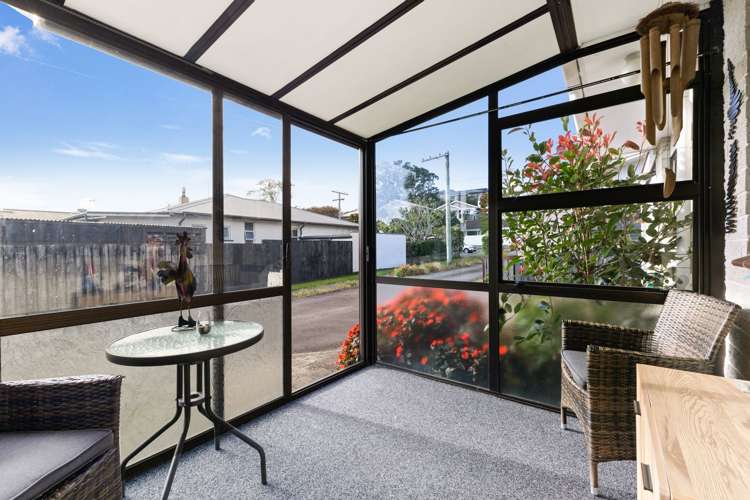 2/14 Burns Street Westown_4