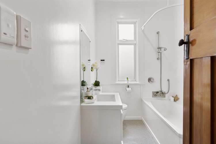 75 Kauri Street Miramar_11