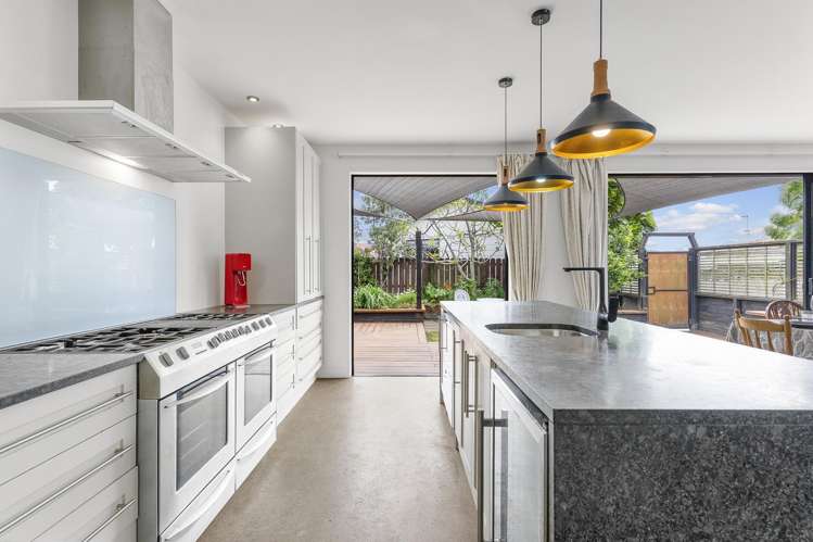 2/10 Etherton Drive Weymouth_5