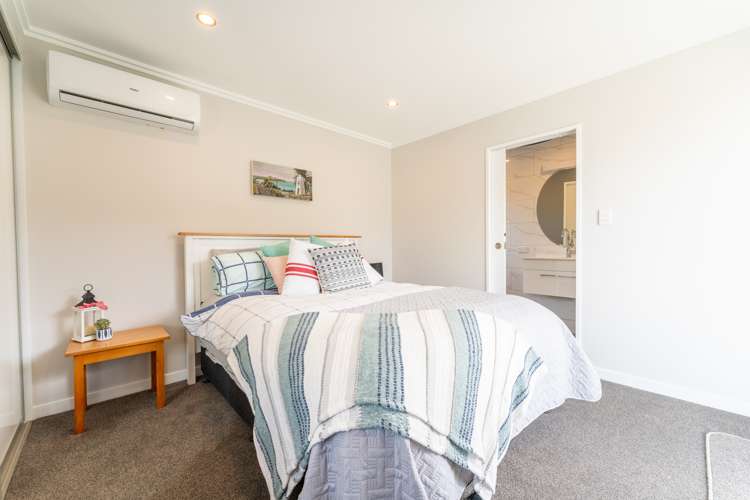 8 Lisava Avenue Seaview_23