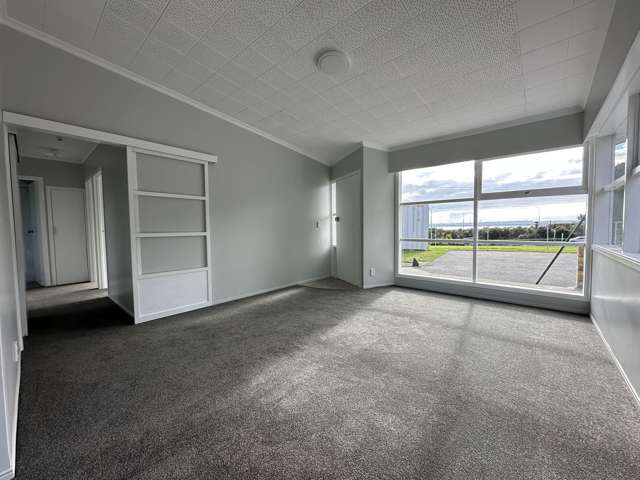 1/84A Royal View Road Te Atatu South_1