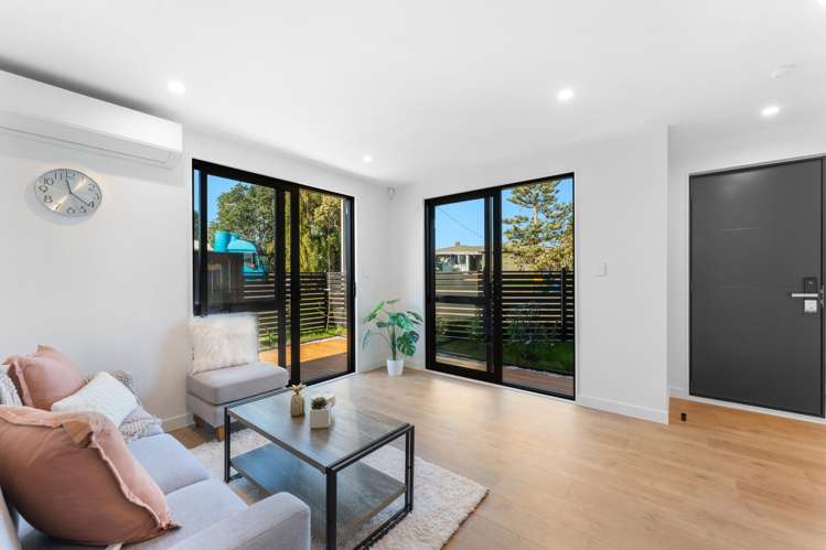 8C Rowan Terrace Te Atatu South_4