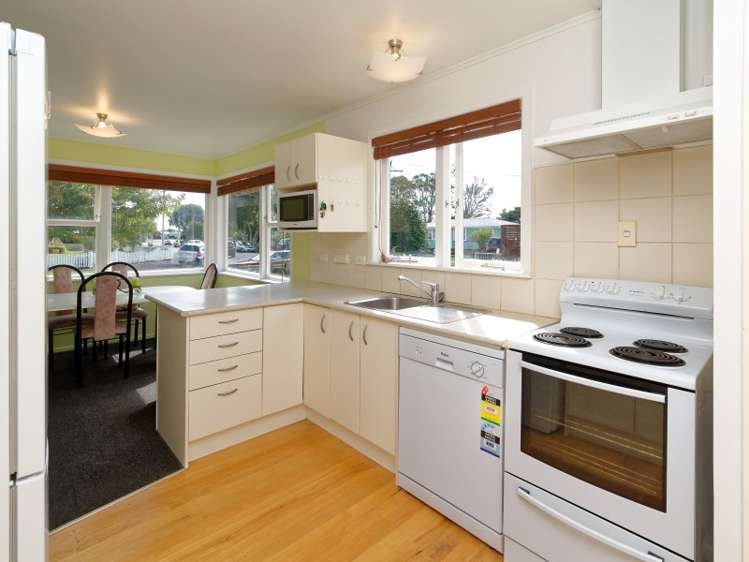 62 Southsea Crescent Silverdale_7