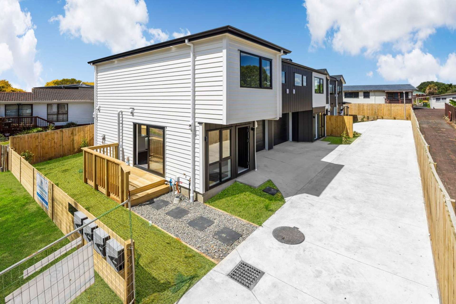 1/21 Caringbah Drive Papatoetoe_0