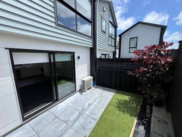 2/110 Kervil Avenue Te Atatu Peninsula_3