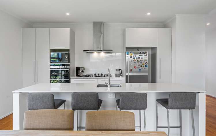 8 Onekura Street Red Beach_10