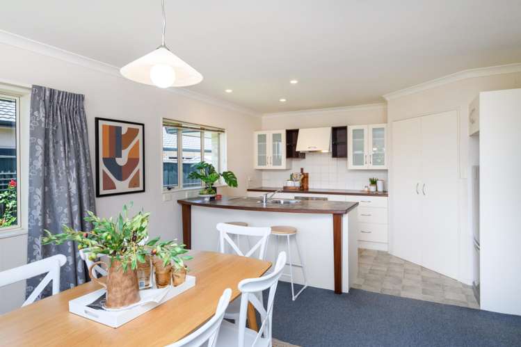 17 Brookside Close Highbury_15