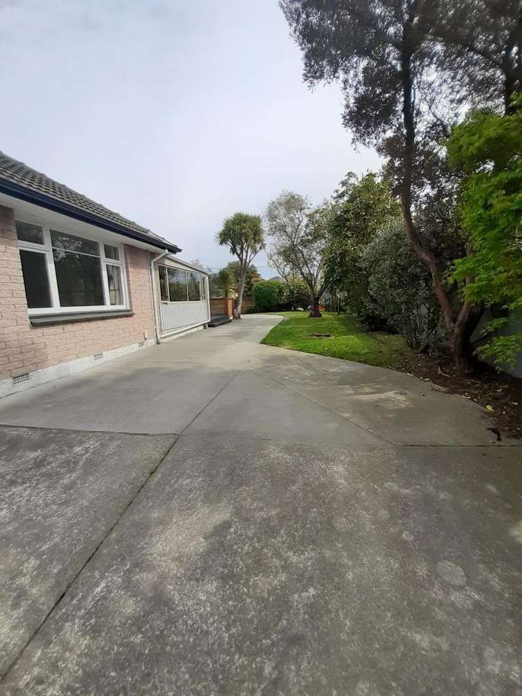 6 Bourne Crescent 1505_12
