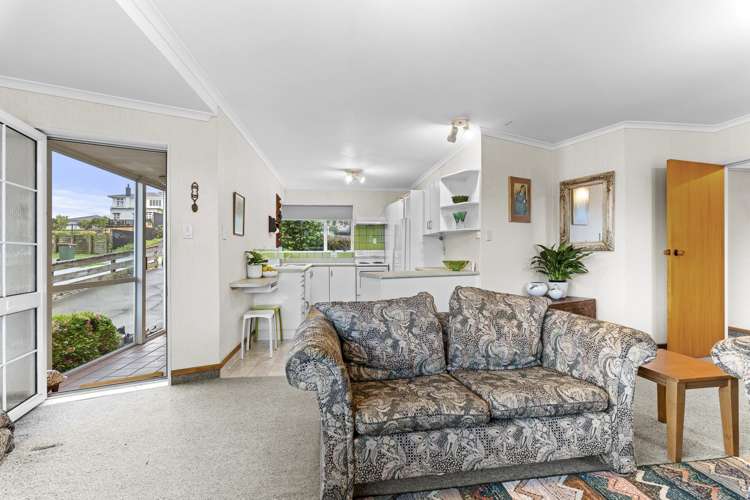 8 Burns Street Westown_14