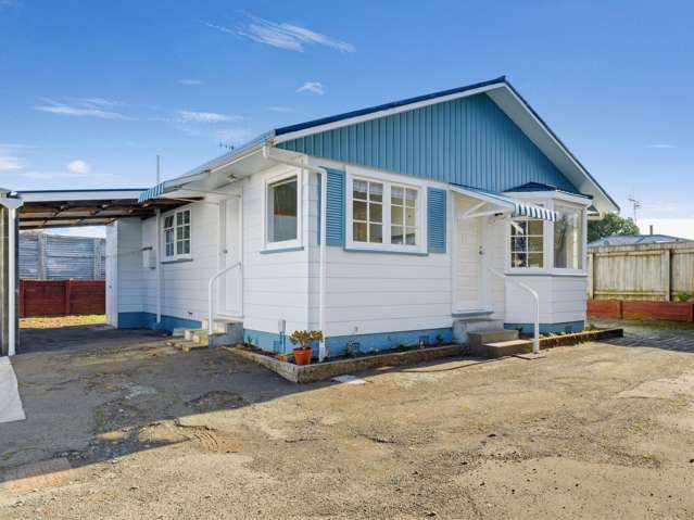 Tip Top Townhouse - with parking!
