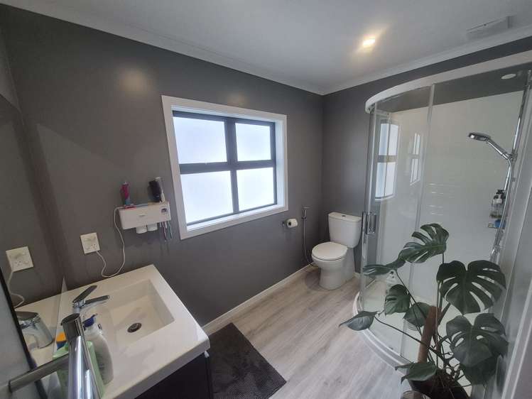 8 Ronalds Way Taita_16