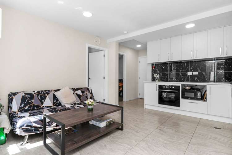 2/16 Fairway Drive Mount Roskill_2