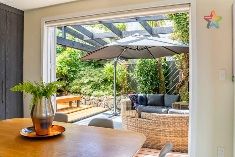 239 Dowse Drive Maungaraki_12