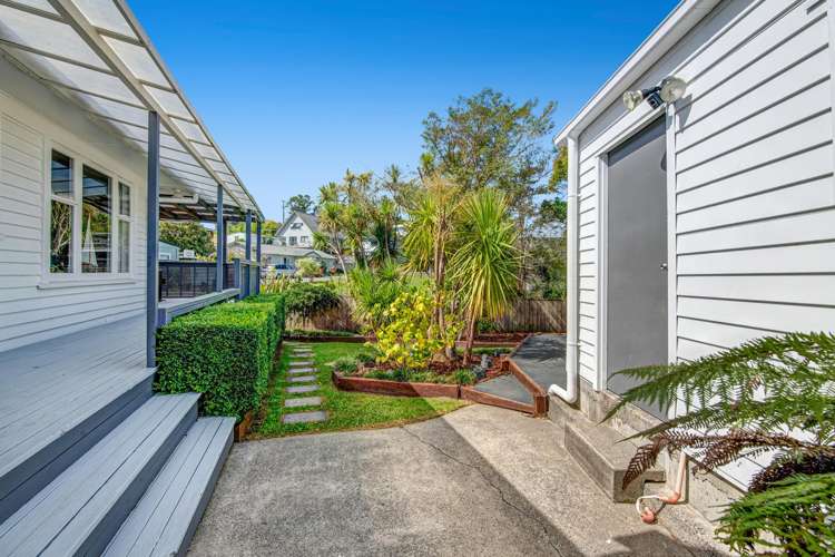 8C Langton Road Stanmore Bay_12