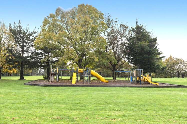 22 Menin Gate Crescent Broomfield_16