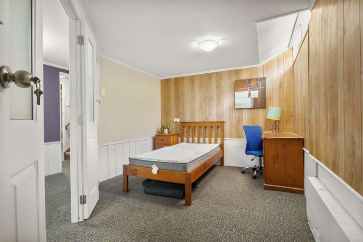 82 The Drive Epsom_11