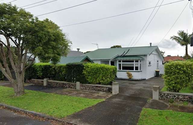 Modern Comfort Meets Central Auckland Convenience