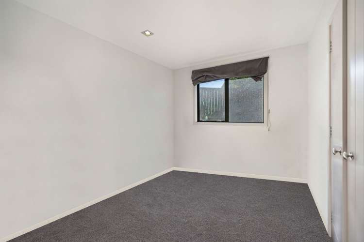 15 Woodbury Rise, Golden Heights, Queenstown_13