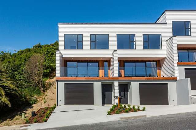 Modern Townhouse in Whitby - Great Location!