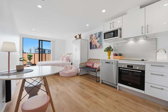 Bright Freehold Studio - Vendor Urgent Sale!