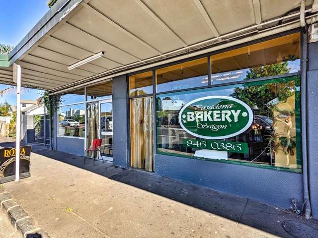 Iconic Bakery in Pt Chev | Available now