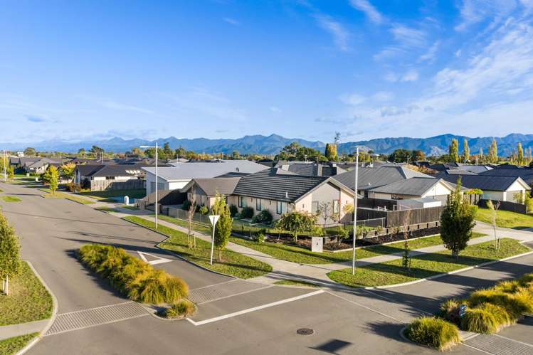 16 Spitfire Drive Burleigh_18