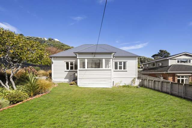 SUNNY COTTAGE WITH GARDEN