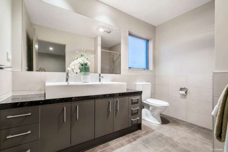 8 Chard Place Flat Bush_13