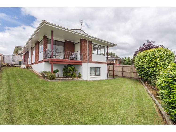 2/75a West Coast Road Glen Eden_0