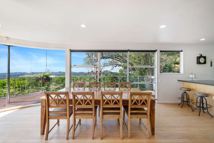 854 West Coast Road Waiatarua_5