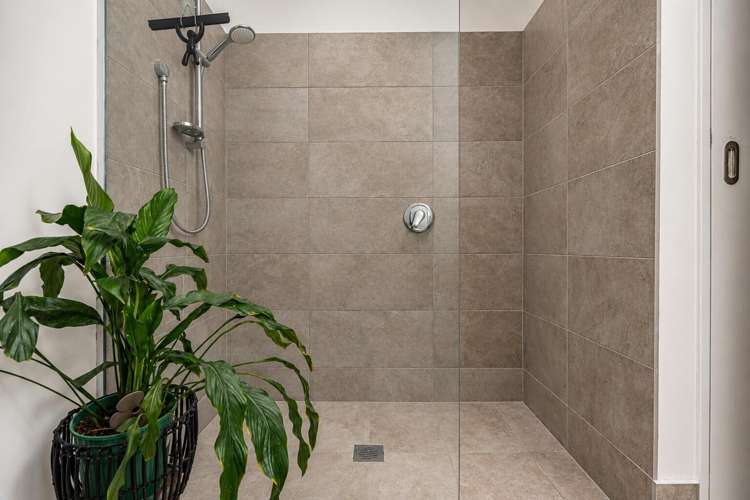 2/2 Ypres Street Greenmeadows_6