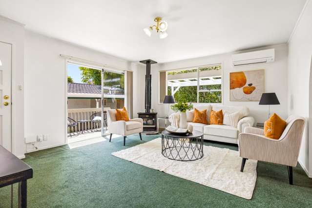 2/4 Aylmer Court Eastern Beach_2