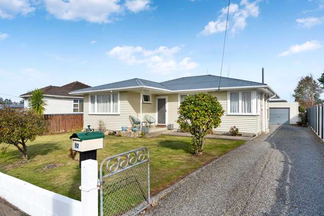 Charming 1950s Home - Walk to Kuripuni!