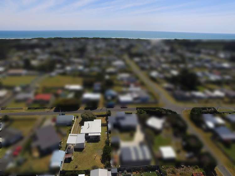 23 Ruanui Street Himatangi Beach_24