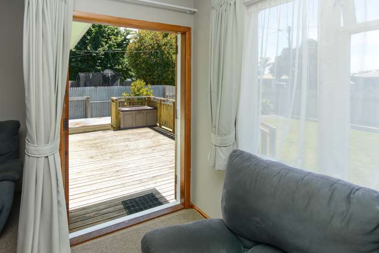 4 Elizabeth Place Clive_11