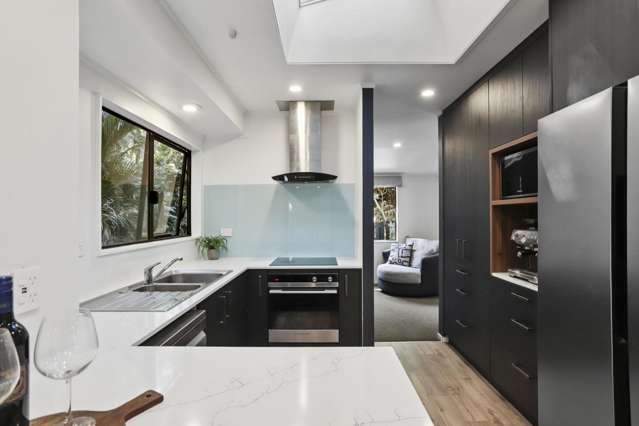 420 Scenic Drive Waiatarua_3