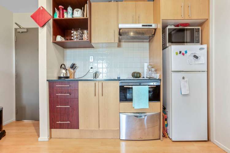 4C/17 Crown Lynn Place New Lynn_1