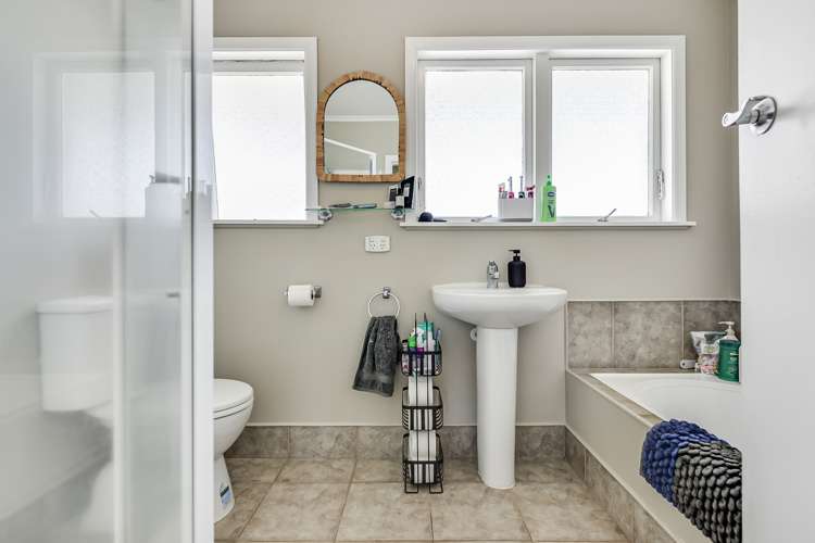 3 Joanna Place Deanwell_12