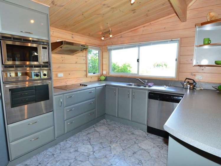 8 Ajax Head Pauanui_5