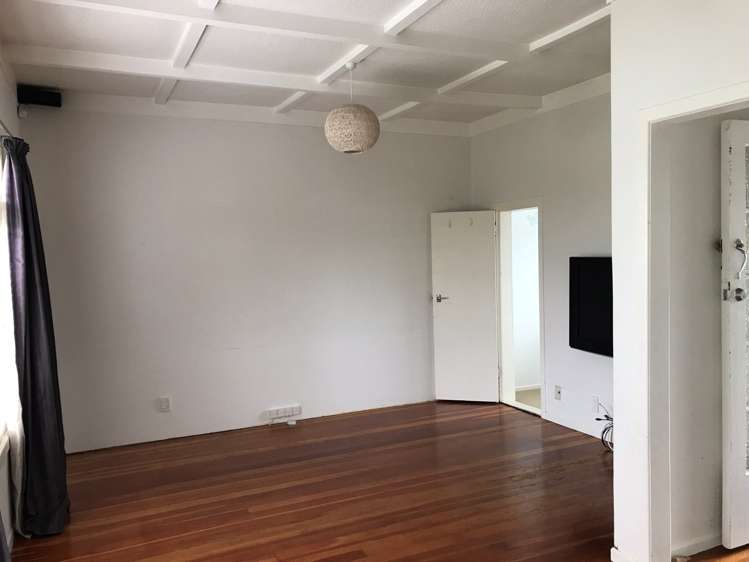 89 Golf Road New Lynn_3