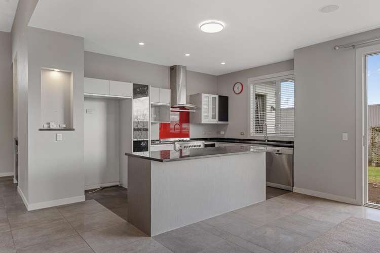29 Magnolia Rise Waipahihi_10