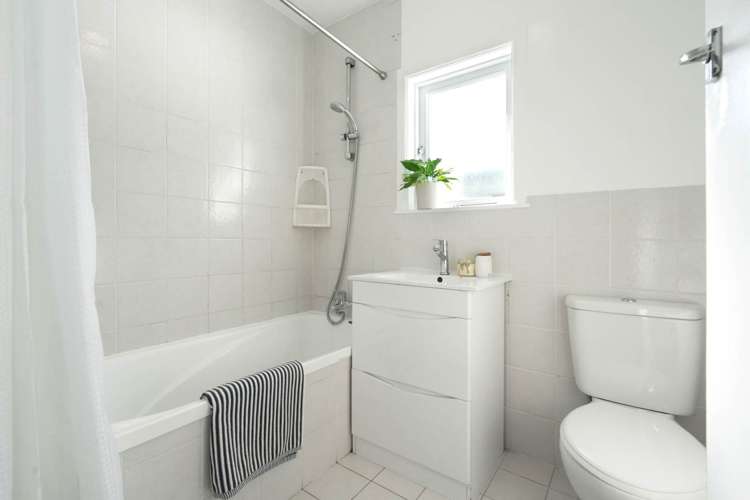 54 Waipani Road Te Atatu Peninsula_9