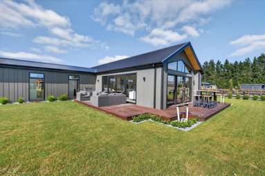 22 Eric Crozier Road_3
